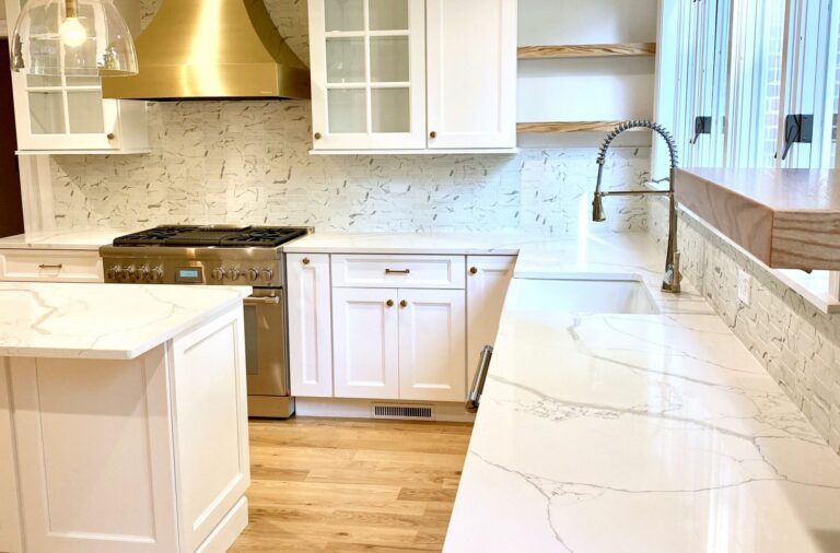 Fabuwood White Shaker Cabinets, Custom Hood, Quartz Tops in West Orange, Essex County NJ